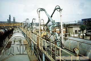 潜油泵式鹤管